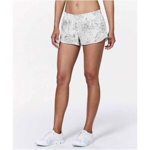 Lululemon Hotty Hot Shorts II 2.5" Mini Twine White Multi Size 6 Floral W7AIRR